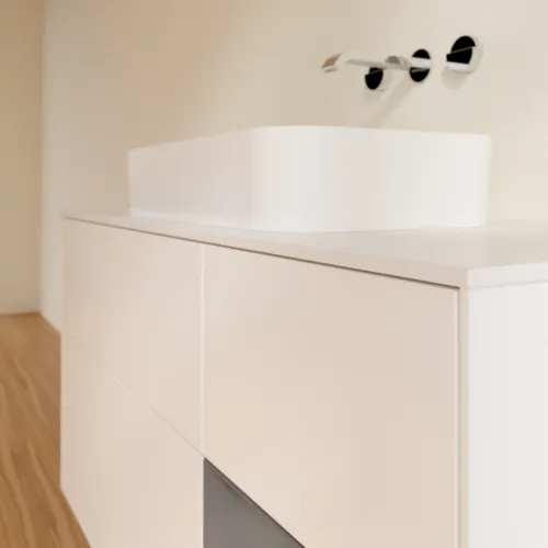 Bild von VILLEROY BOCH Finion Waschbeckenunterschrank, mit Beleuchtung, 3 Auszüge, 1200 x 603 x 501 mm, White Matt Lacquer / Anthracite Matt Lacquer / Glass White Matt #G711GKMT