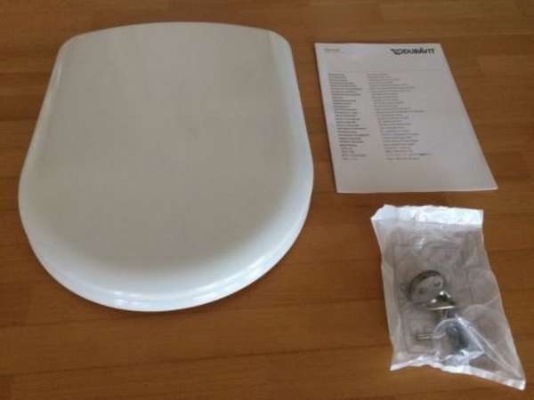 Picture of DURAVIT Dellarco Toilet seat and cover 0064910000 white