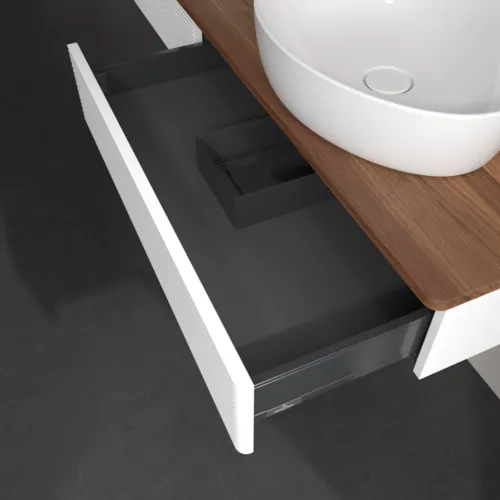 Bild von VILLEROY BOCH Antao Waschbeckenunterschrank, 2 Auszüge, 1600 x 190 x 500 mm, Front mit Struktur, White Matt Lacquer / Warm Walnut #K17152MT
