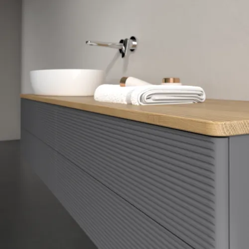 Bild von VILLEROY BOCH Antao Waschbeckenunterschrank, 4 Auszüge, 1600 x 360 x 500 mm, Front mit Struktur, Anthracite Matt Lacquer / Honey Oak #K26111GK
