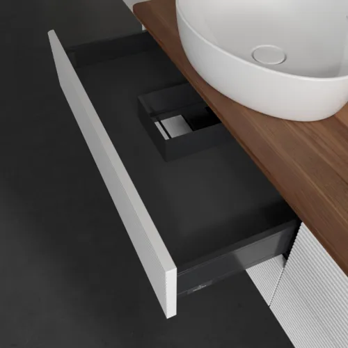 Bild von VILLEROY BOCH Antao Waschbeckenunterschrank, 4 Auszüge, 1600 x 360 x 500 mm, Front mit Struktur, White Matt Lacquer / Warm Walnut #K26152MT