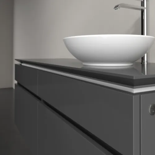 Bild von VILLEROY BOCH Legato Waschbeckenunterschrank, mit Beleuchtung, 4 Auszüge, 1400 x 550 x 500 mm, Glossy Grey / Glossy Grey #B590L0FP