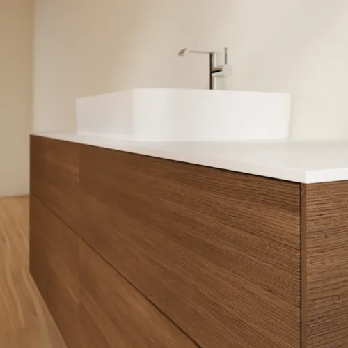 Bild von VILLEROY BOCH Finion Waschbeckenunterschrank, 4 Auszüge, 1600 x 603 x 501 mm, Walnut Veneer / Glass White Matt #F44100GN