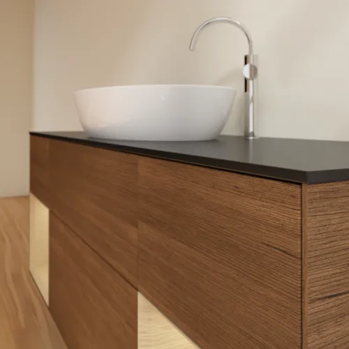 Bild von VILLEROY BOCH Finion Waschbeckenunterschrank, mit Beleuchtung, 4 Auszüge, 1600 x 603 x 501 mm, Walnut Veneer / Oak Veneer / Glass Black Matt #F982PCGN