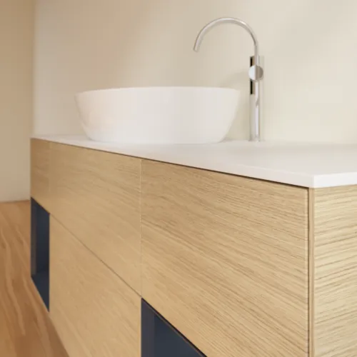 Bild von VILLEROY BOCH Finion Waschbeckenunterschrank, mit Beleuchtung, 4 Auszüge, 1600 x 603 x 501 mm, Oak Veneer / Midnight Blue Matt Lacquer / Glass White Matt #F981HGPC